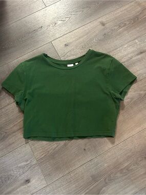 TNA Women's Cropped Tee in forest green